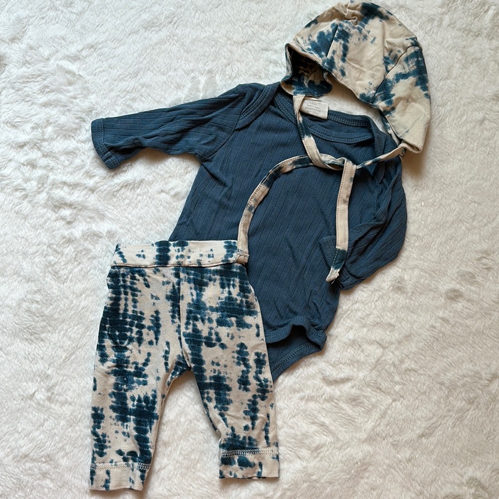 Kate Quinn The Woods blue set